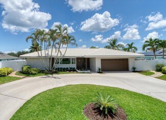 1046 44th Ave NE, Saint Petersburg, FL 33703