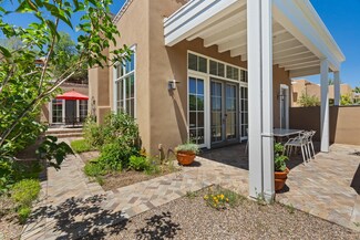 267 Las Colinas Dr, Santa Fe, NM 87501