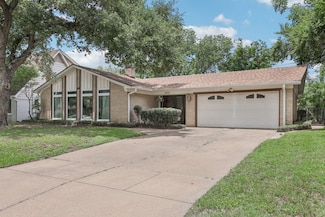 1315 Navaho St, Arlington, TX 76012