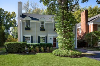 1307 Richmond Ln, Wilmette, IL 60091
