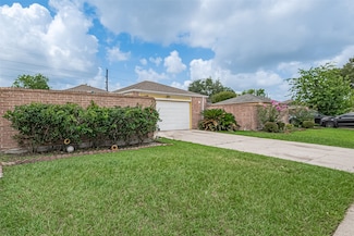 16007 Camino Del Sol Dr, Houston, TX 77083