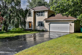 23 Red Coat Ln, Mountain Top, PA 18707