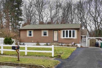 10 Charlton Cir, Nashua, NH 03060
