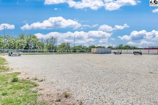601 E 2nd Ave, Hutchinson, KS 67501