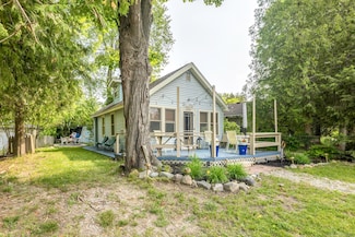 7403 Woodside Rd, Lexington, MI 48450
