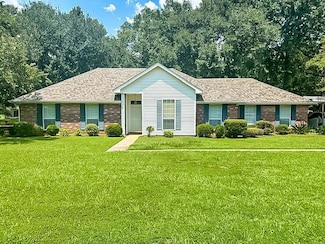 11 Rosewood Dr, Picayune, MS 39466