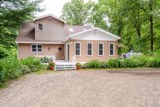 32566 Windy Acres Ln, Dowagiac, MI 49047