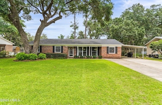 906 Belleview Cir E, Beaufort, SC 29902