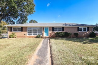 1236 Landsdowne Dr, Gastonia, NC 28054