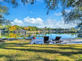 305 Osceola Ct, Niceville, FL 32578
