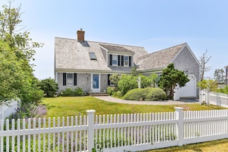 7 Sea St, Harwich Port, MA 02646