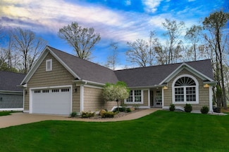 4113 Boulder Creek Dr, Midland, MI 48642