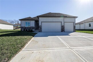 4612 SW 2nd St, Blue Springs, MO 64014