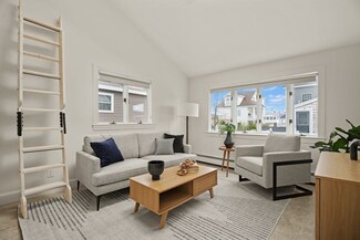 9 10th St W Unit A, Salisbury, MA 01952