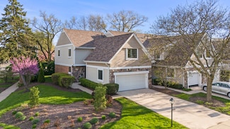 2566 Essex Dr, Northbrook, IL 60062