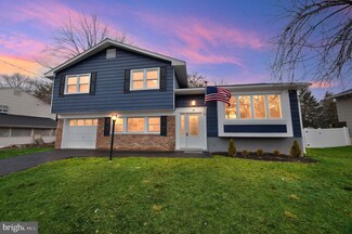 65 Greenwood Dr, Blackwood, NJ 08012