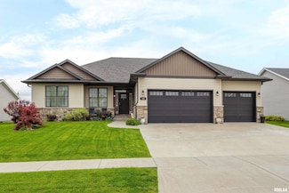 720 Deer Woods Dr, Davenport, IA 52802