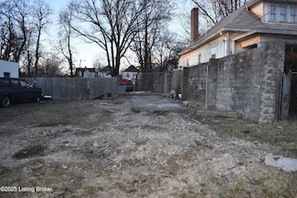 2929 Dumesnil St, Louisville, KY 40211
