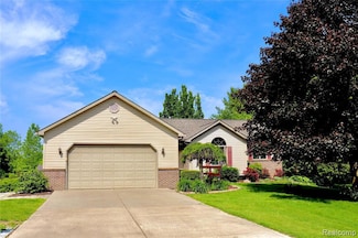 1149 Highview Dr, Lapeer, MI 48446