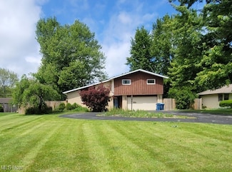 922 Sharondale Dr, Amherst, OH 44001