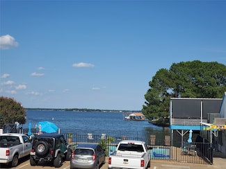 1933 Island Cir Unit B204, Tool, TX 75143