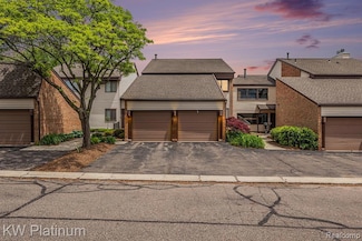 4483 Laurel Club Cir, West Bloomfield, MI 48323