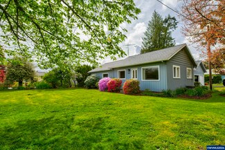 1529 Pine St, Silverton, OR 97381