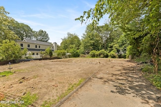 23 Halsey Dr, Old Greenwich, CT 06870