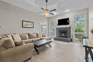 N1586 Washington Ave, Lake Geneva, WI 53147