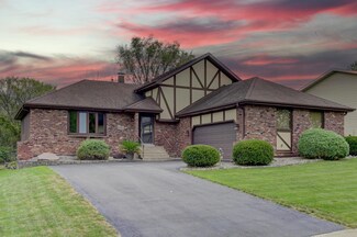2525 Sandy Ridge Rd, Dyer, IN 46311