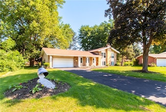 58 Eileen Cir, Rochester, NY 14616