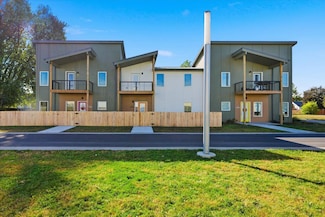 101 S 24th St, Council Bluffs, IA 51501