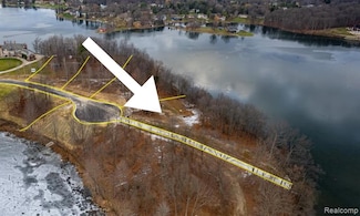 005 Lakeshore Dr, Goodrich Vlg, MI 48438
