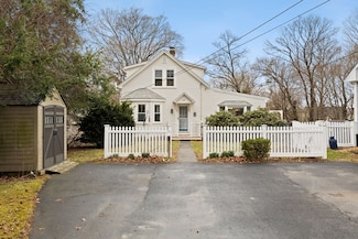 48 Grove St, Plainville, MA 02762