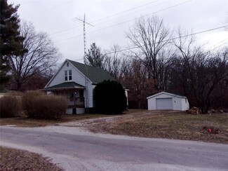 204 E Haller Ave, Nokomis, IL 62075