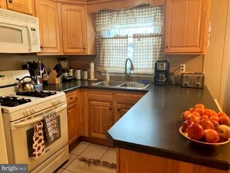 649 Fairview Dr, Sewell, NJ 08080