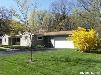 312 Standish Dr, Syracuse, NY 13224