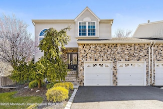 25 Skylark Ct, Marlboro, NJ 07746