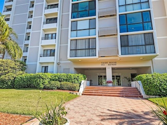 851 Bayway Blvd Unit 205, Clearwater Beach, FL 33767