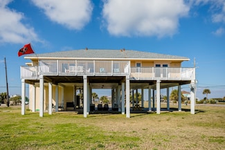 18409 Shaman Dr, Galveston, TX 77554