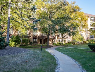 445 N Park Blvd Unit 5A, Glen Ellyn, IL 60137