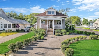 37 Brightwood St, Patchogue, NY 11772