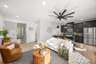 4611 Dewberry St, Houston, TX 77021