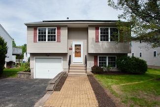 4 Fox Run Ln, New Hartford, CT 06057