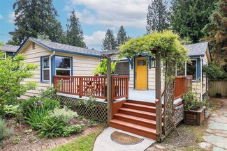 415 N 107th St, Seattle, WA 98133