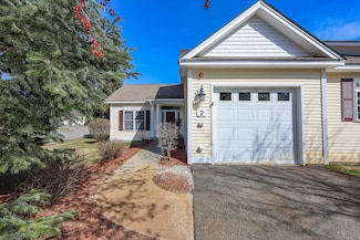 2 Concord Coach Ln, Litchfield, NH 03052