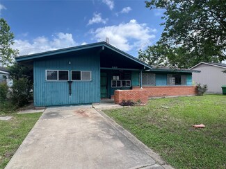 5619 Rue St, Houston, TX 77033