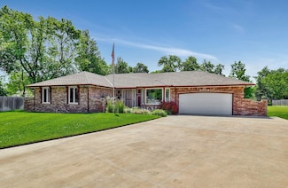 2534 S Yellowstone Cir, Wichita, KS 67215