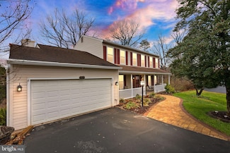 9534 Country Roads Ln, Manassas, VA 20112