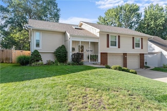 1000 NW Forest Dr, Blue Springs, MO 64015